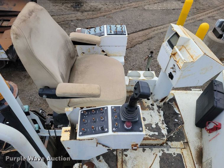 image for item EE0999 2014 Roadtec RP-195E paver