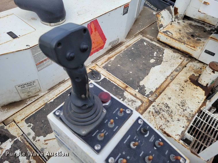 image for item EE0999 2014 Roadtec RP-195E paver