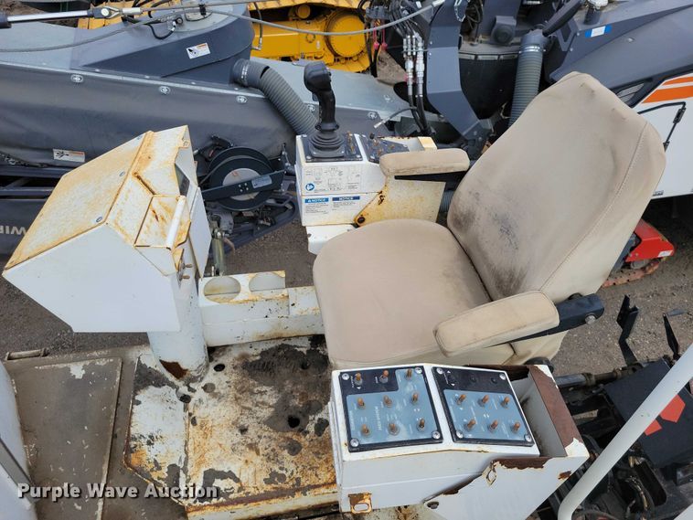image for item EE0999 2014 Roadtec RP-195E paver