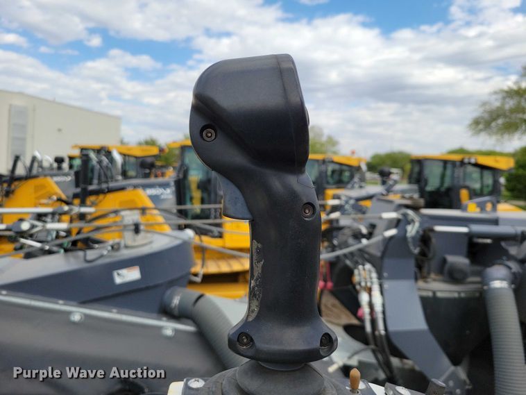 image for item EE0999 2014 Roadtec RP-195E paver
