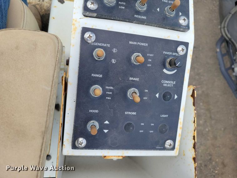 image for item EE0999 2014 Roadtec RP-195E paver