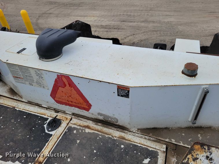image for item EE0999 2014 Roadtec RP-195E paver