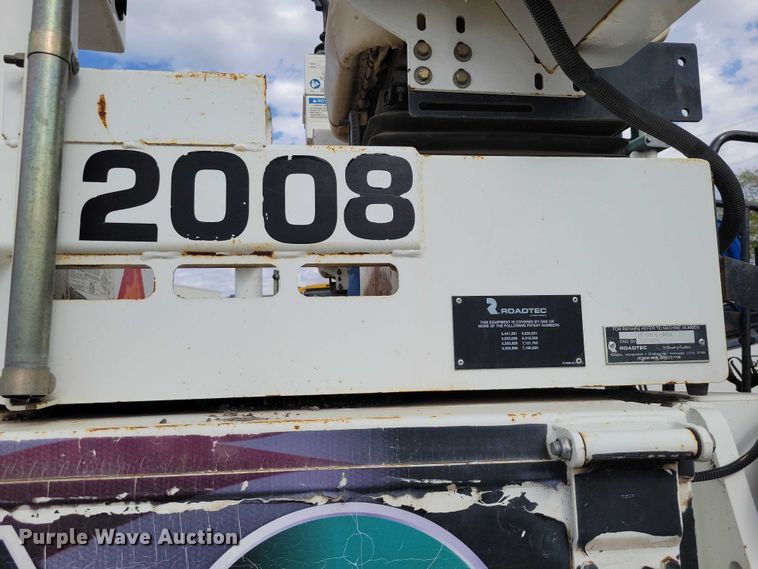 image for item EE0999 2014 Roadtec RP-195E paver