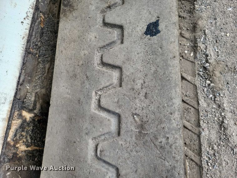 image for item EE0999 2014 Roadtec RP-195E paver