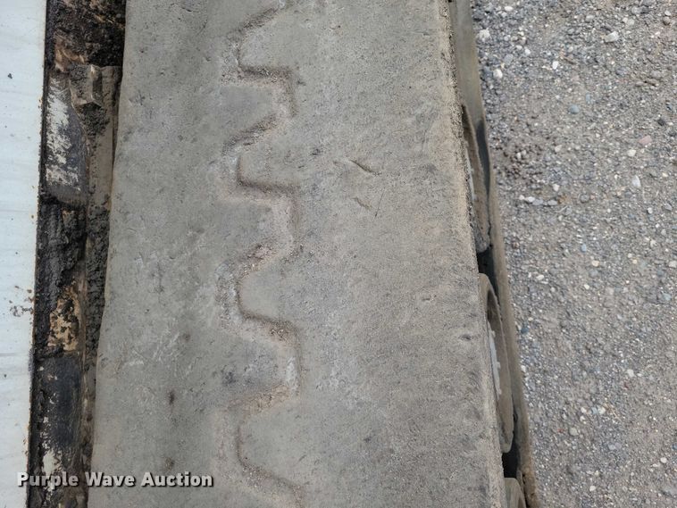 image for item EE0999 2014 Roadtec RP-195E paver