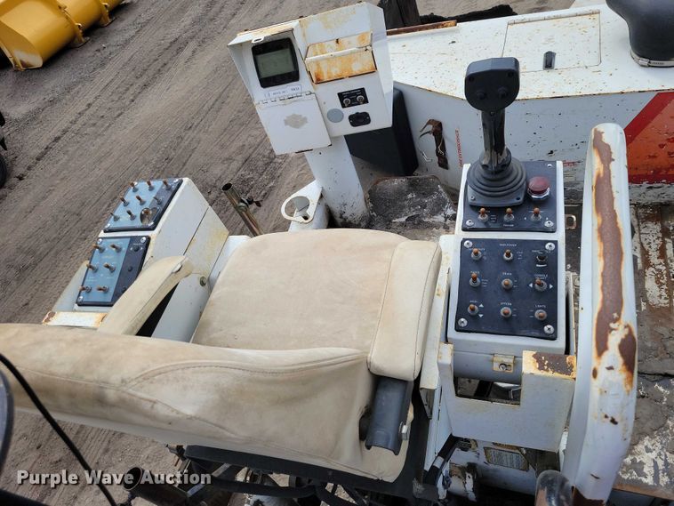 image for item EE1000 2015 Roadtec RP-175E paver