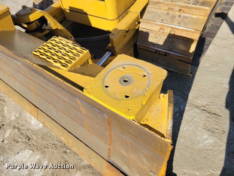 image for item EE1001 2006 Caterpillar D6 XL dozer