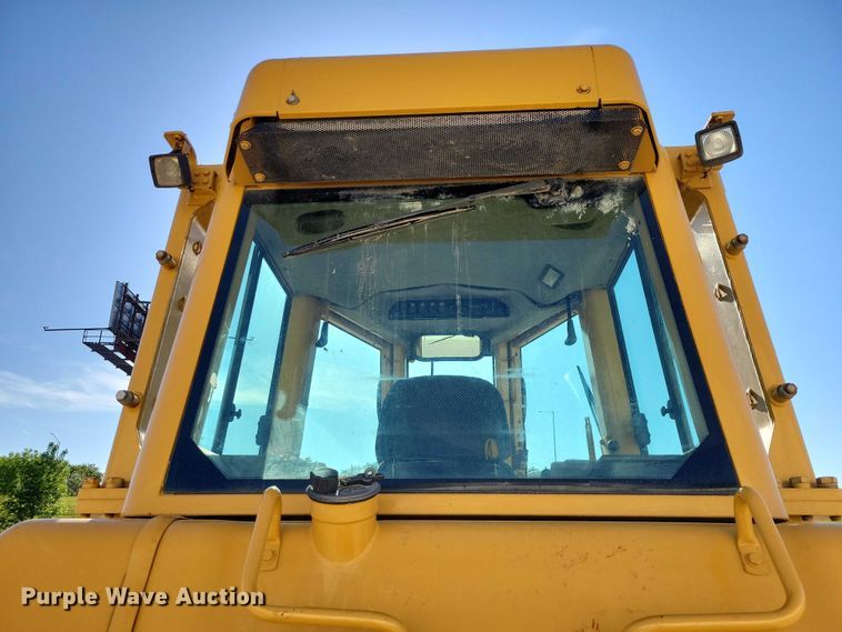 image for item EE1001 2006 Caterpillar D6 XL dozer