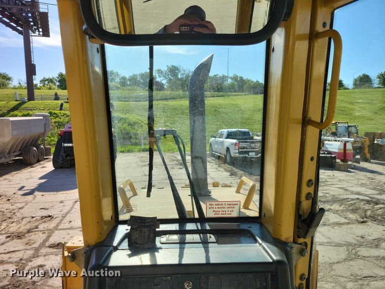 image for item EE1001 2006 Caterpillar D6 XL dozer