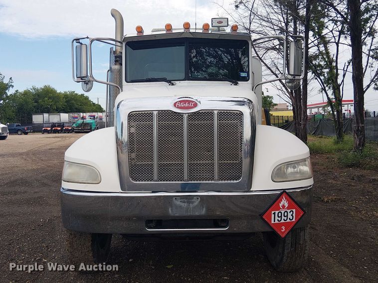 image for item EE1475 2011 Peterbilt 337 fuel / lube truck