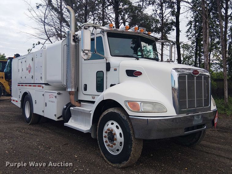 image for item EE1475 2011 Peterbilt 337 fuel / lube truck
