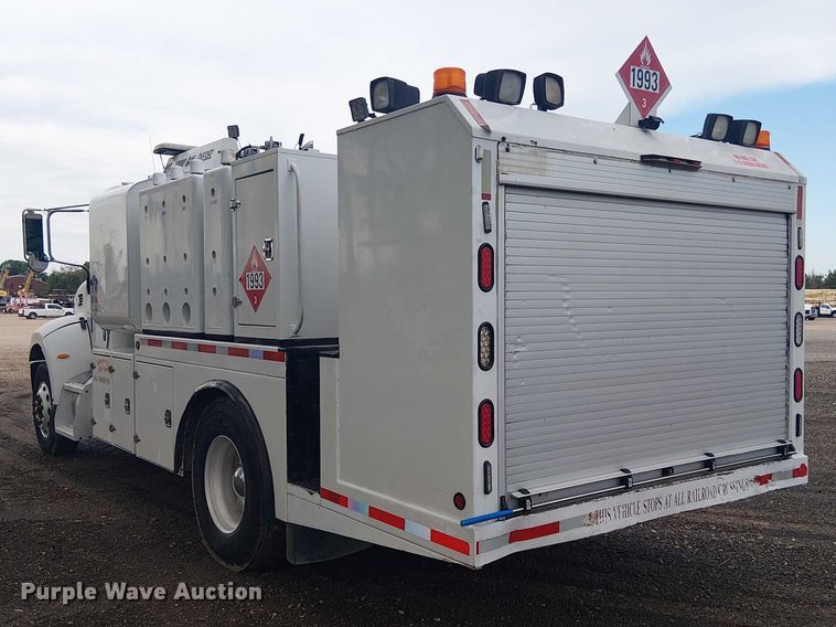 image for item EE1475 2011 Peterbilt 337 fuel / lube truck