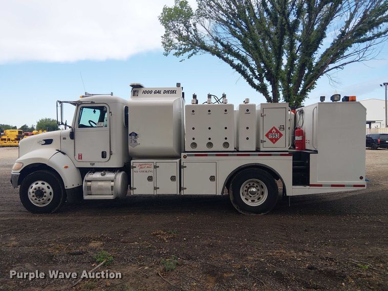 image for item EE1475 2011 Peterbilt 337 fuel / lube truck