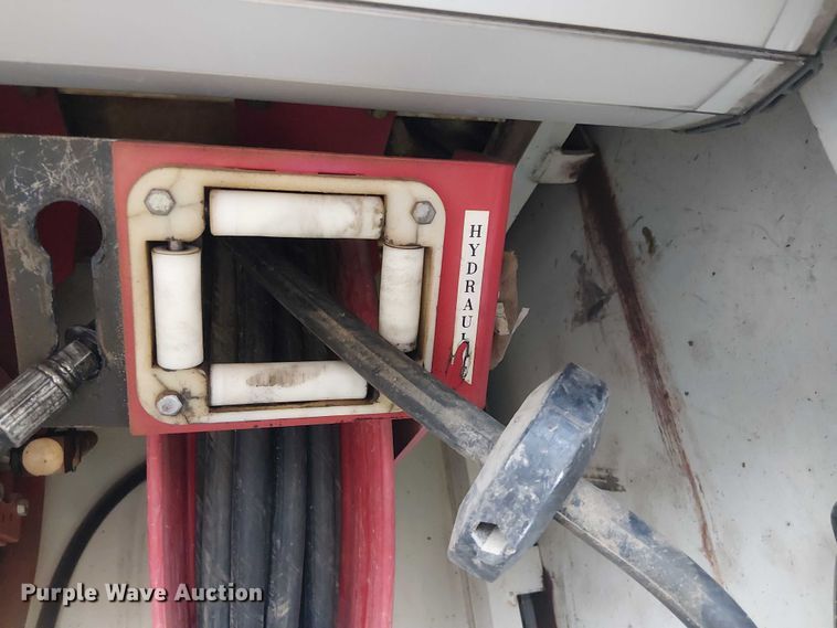 image for item EE1475 2011 Peterbilt 337 fuel / lube truck