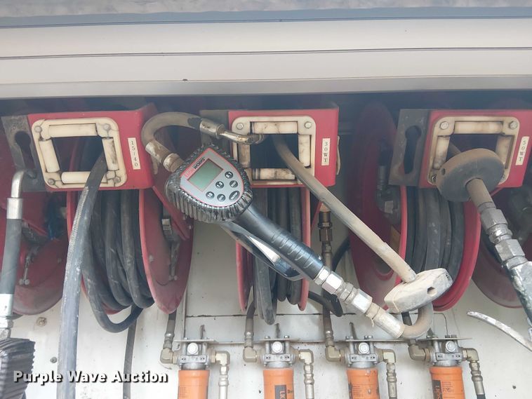 image for item EE1475 2011 Peterbilt 337 fuel / lube truck