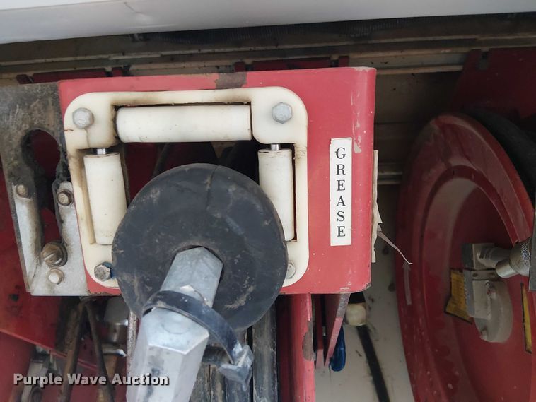 image for item EE1475 2011 Peterbilt 337 fuel / lube truck