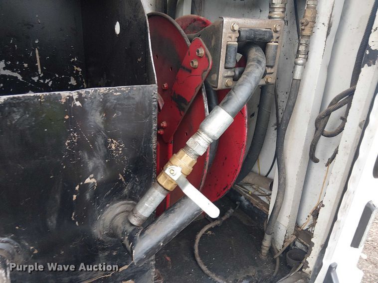 image for item EE1475 2011 Peterbilt 337 fuel / lube truck
