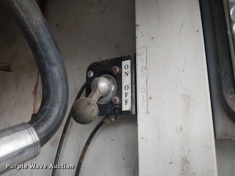 image for item EE1475 2011 Peterbilt 337 fuel / lube truck