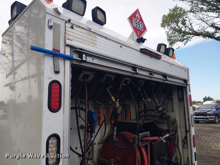 image for item EE1475 2011 Peterbilt 337 fuel / lube truck