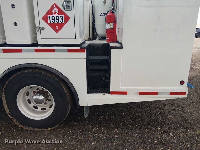 image for item EE1475 2011 Peterbilt 337 fuel / lube truck