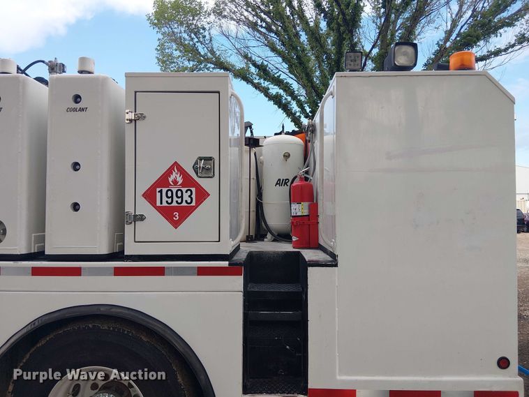 image for item EE1475 2011 Peterbilt 337 fuel / lube truck