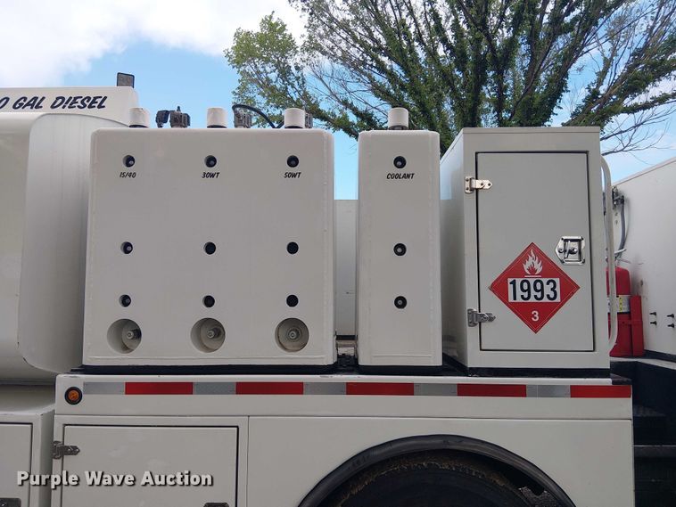image for item EE1475 2011 Peterbilt 337 fuel / lube truck