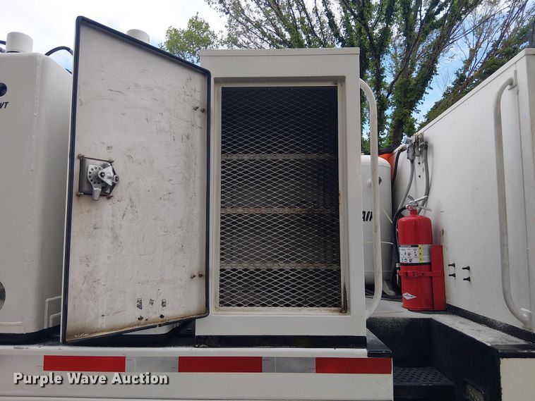 image for item EE1475 2011 Peterbilt 337 fuel / lube truck