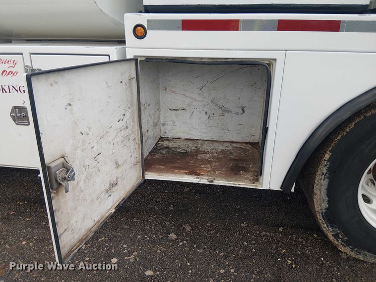 image for item EE1475 2011 Peterbilt 337 fuel / lube truck