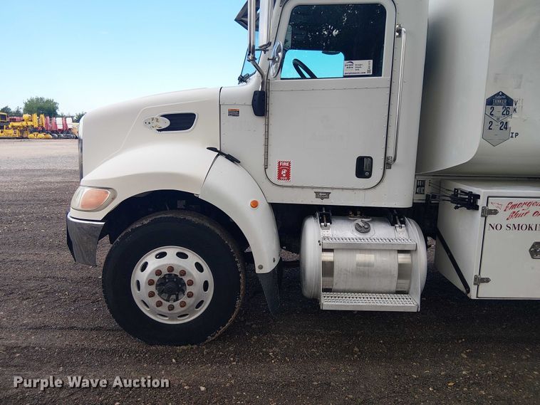 image for item EE1475 2011 Peterbilt 337 fuel / lube truck