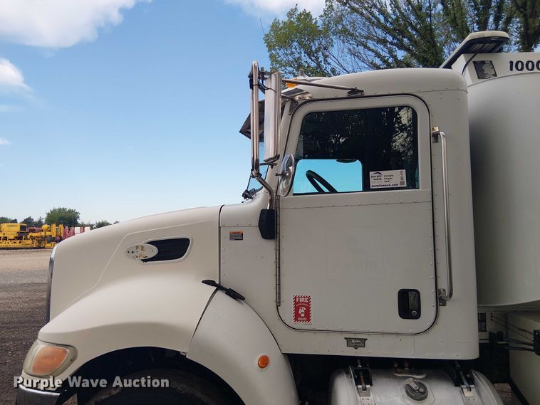 image for item EE1475 2011 Peterbilt 337 fuel / lube truck