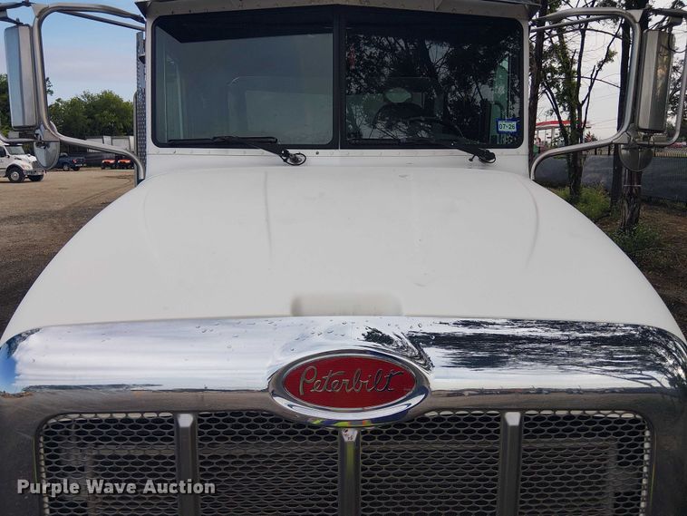 image for item EE1475 2011 Peterbilt 337 fuel / lube truck