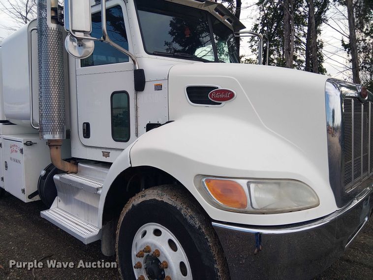 image for item EE1475 2011 Peterbilt 337 fuel / lube truck