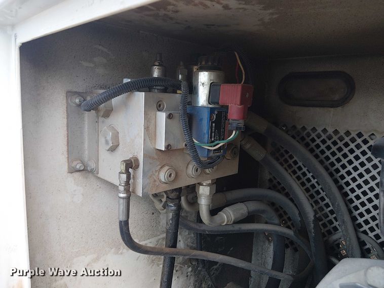 image for item EE1475 2011 Peterbilt 337 fuel / lube truck