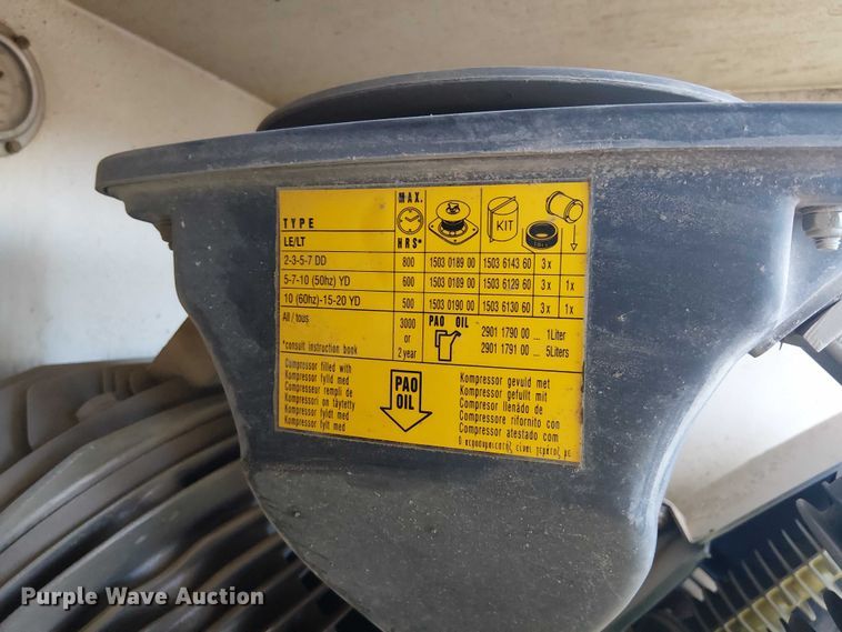 image for item EE1475 2011 Peterbilt 337 fuel / lube truck