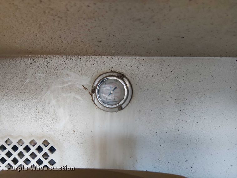 image for item EE1475 2011 Peterbilt 337 fuel / lube truck