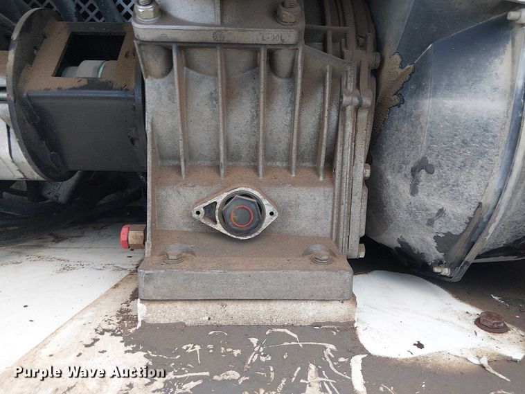 image for item EE1475 2011 Peterbilt 337 fuel / lube truck
