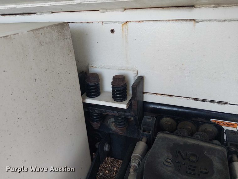image for item EE1475 2011 Peterbilt 337 fuel / lube truck