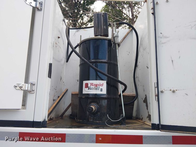 image for item EE1475 2011 Peterbilt 337 fuel / lube truck