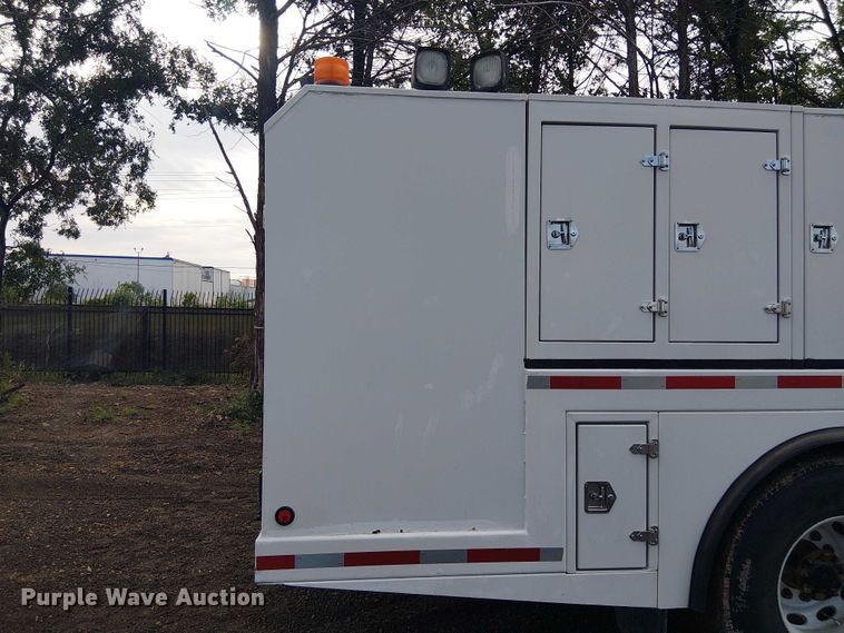 image for item EE1475 2011 Peterbilt 337 fuel / lube truck
