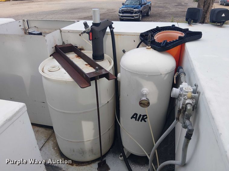 image for item EE1475 2011 Peterbilt 337 fuel / lube truck