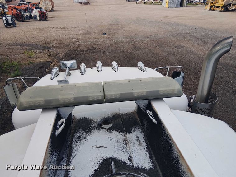 image for item EE1475 2011 Peterbilt 337 fuel / lube truck