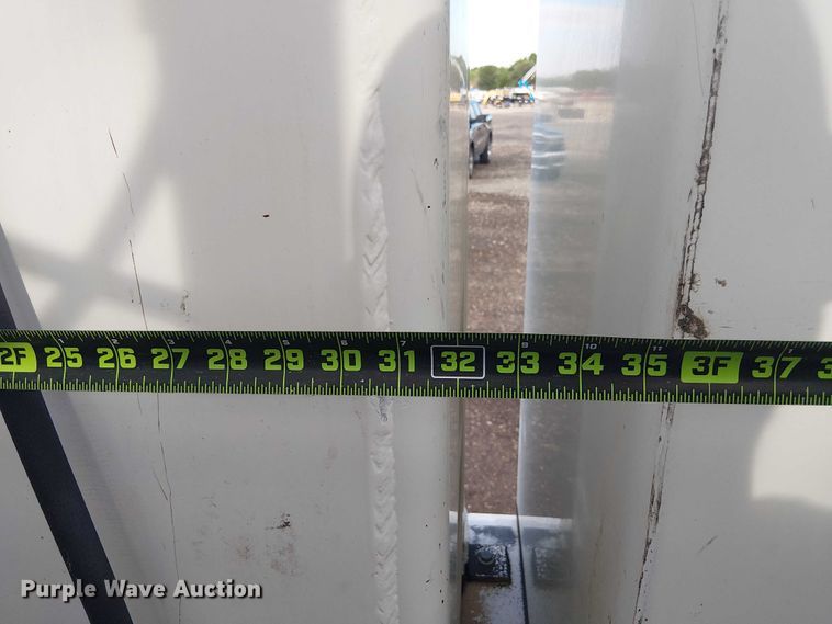image for item EE1475 2011 Peterbilt 337 fuel / lube truck