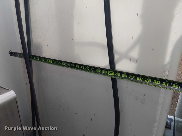 image for item EE1475 2011 Peterbilt 337 fuel / lube truck