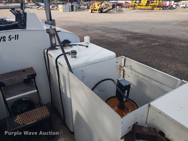 image for item EE1475 2011 Peterbilt 337 fuel / lube truck