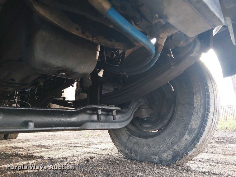 image for item EE1475 2011 Peterbilt 337 fuel / lube truck