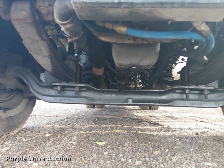 image for item EE1475 2011 Peterbilt 337 fuel / lube truck
