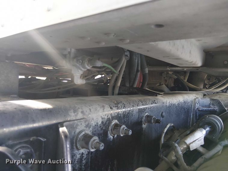 image for item EE1475 2011 Peterbilt 337 fuel / lube truck