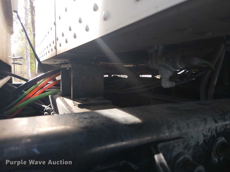 image for item EE1475 2011 Peterbilt 337 fuel / lube truck