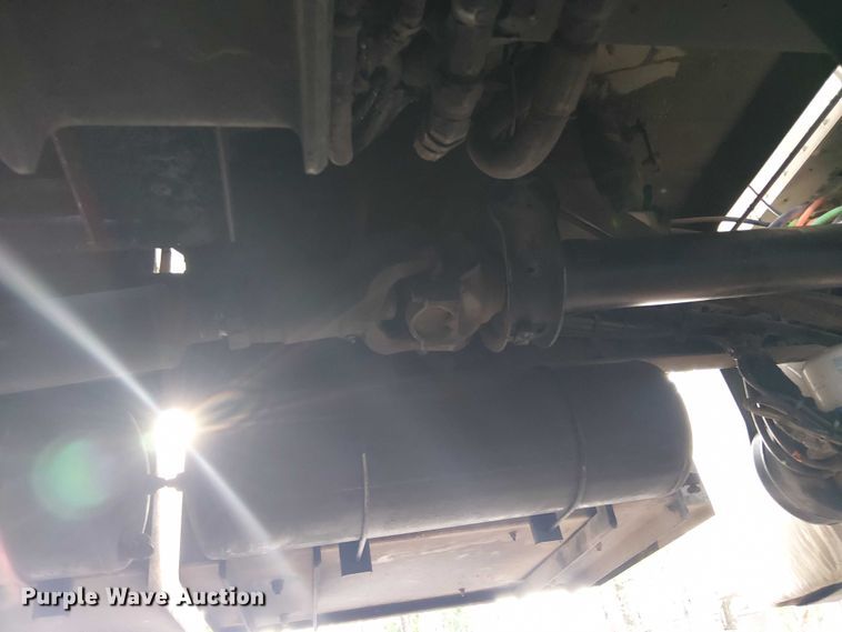 image for item EE1475 2011 Peterbilt 337 fuel / lube truck