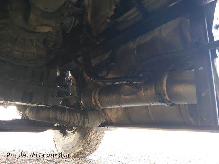 image for item EE1475 2011 Peterbilt 337 fuel / lube truck